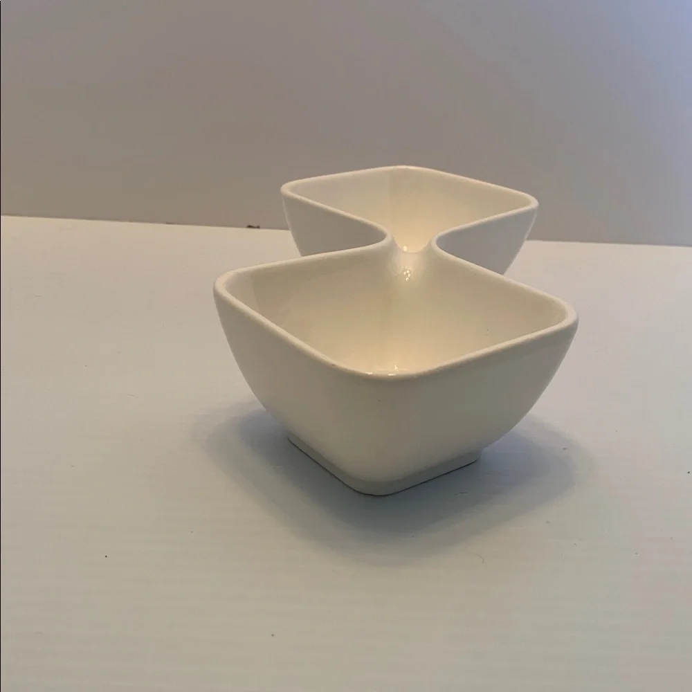 10 Strawberry Street Double Condiment Serving Bowl